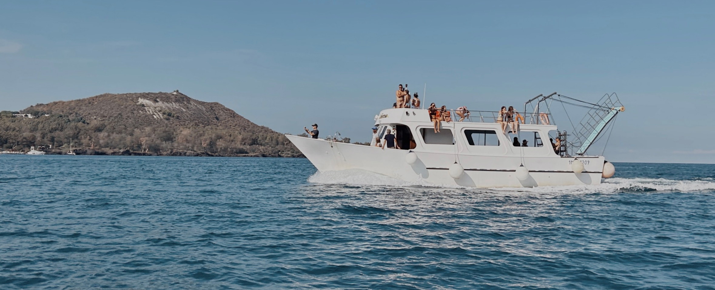 Venerando Escursioni - Giro con barca alle Isole Eolie